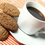 kopje koffie met koek
